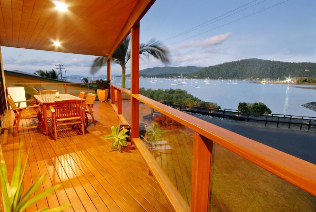 Airlie Waterfront Bed & Breakfast Эйрли-Бич Экстерьер фото