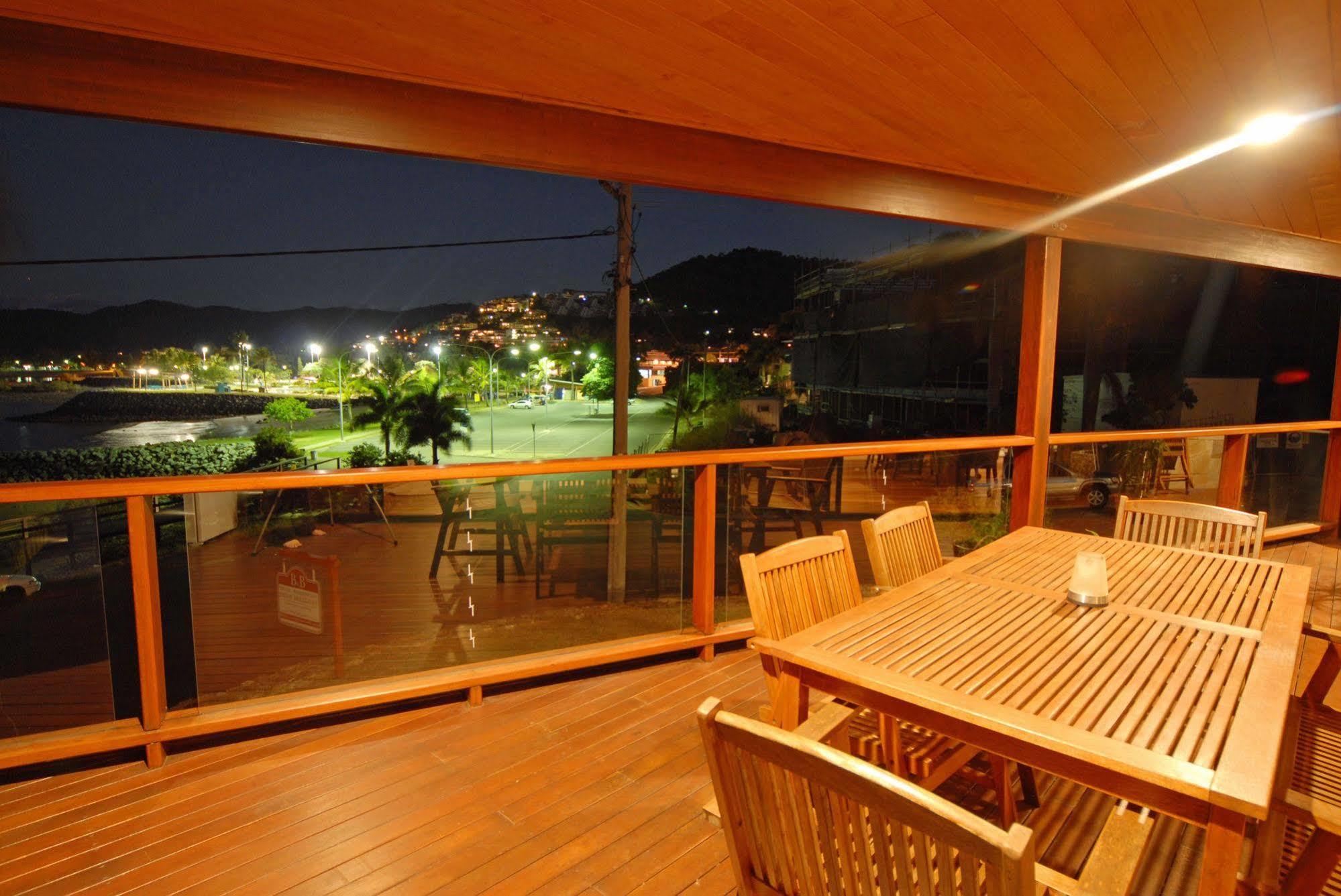 Airlie Waterfront Bed & Breakfast Эйрли-Бич Экстерьер фото