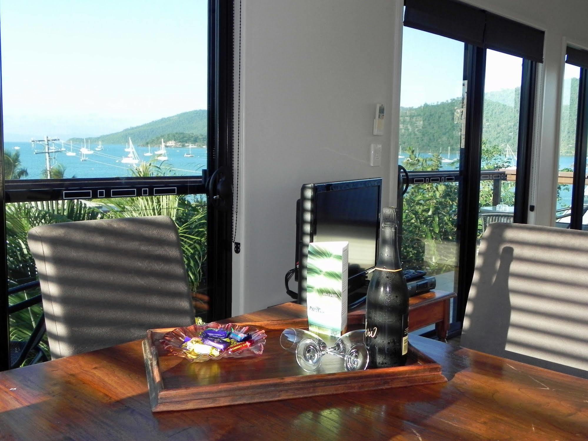 Airlie Waterfront Bed & Breakfast Эйрли-Бич Экстерьер фото