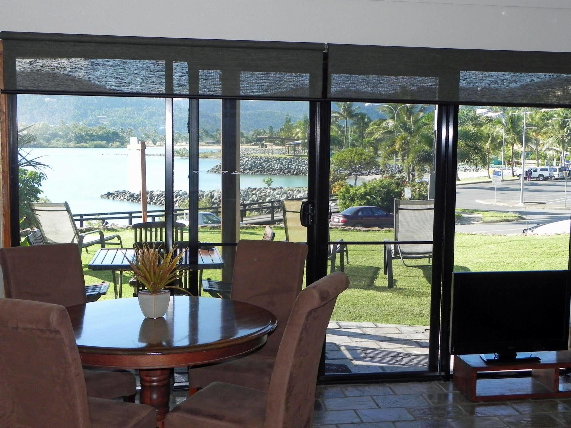 Airlie Waterfront Bed & Breakfast Эйрли-Бич Экстерьер фото