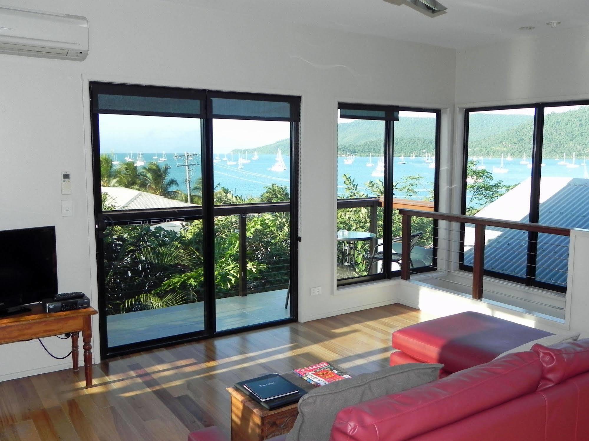 Airlie Waterfront Bed & Breakfast Эйрли-Бич Экстерьер фото