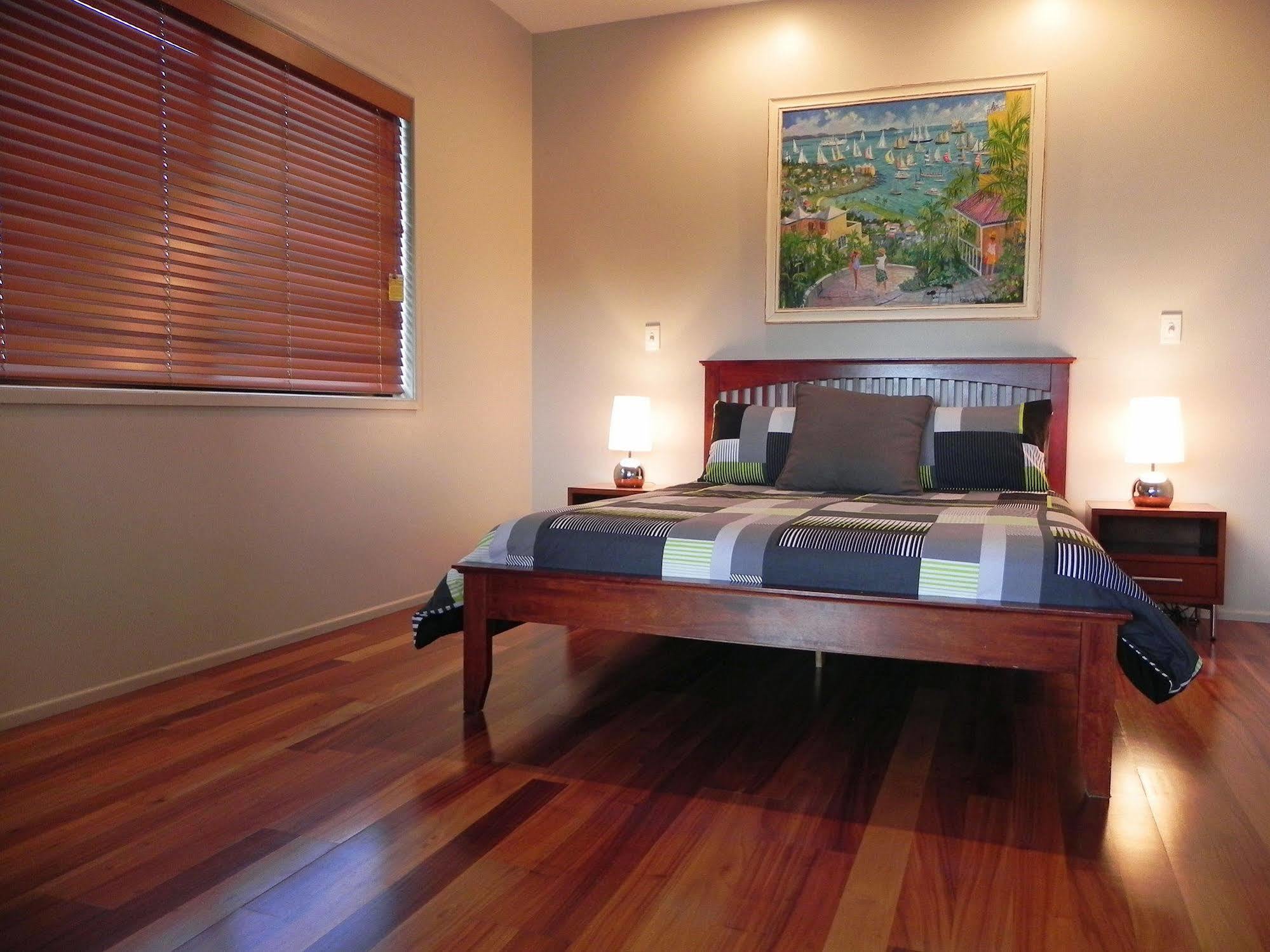 Airlie Waterfront Bed & Breakfast Эйрли-Бич Экстерьер фото