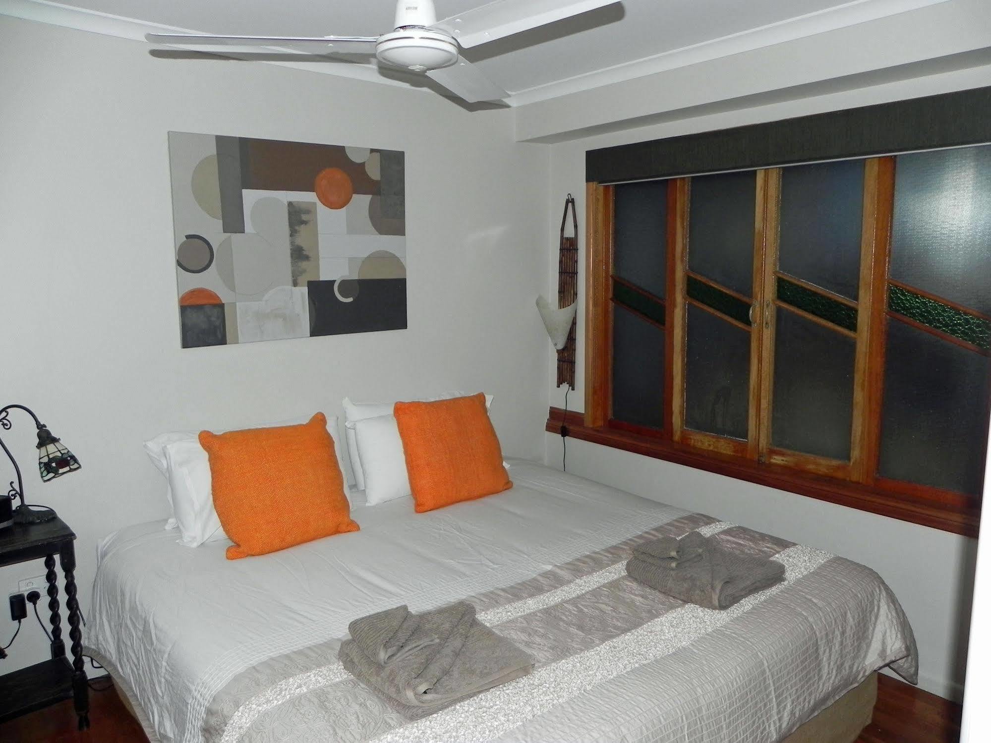 Airlie Waterfront Bed & Breakfast Эйрли-Бич Экстерьер фото