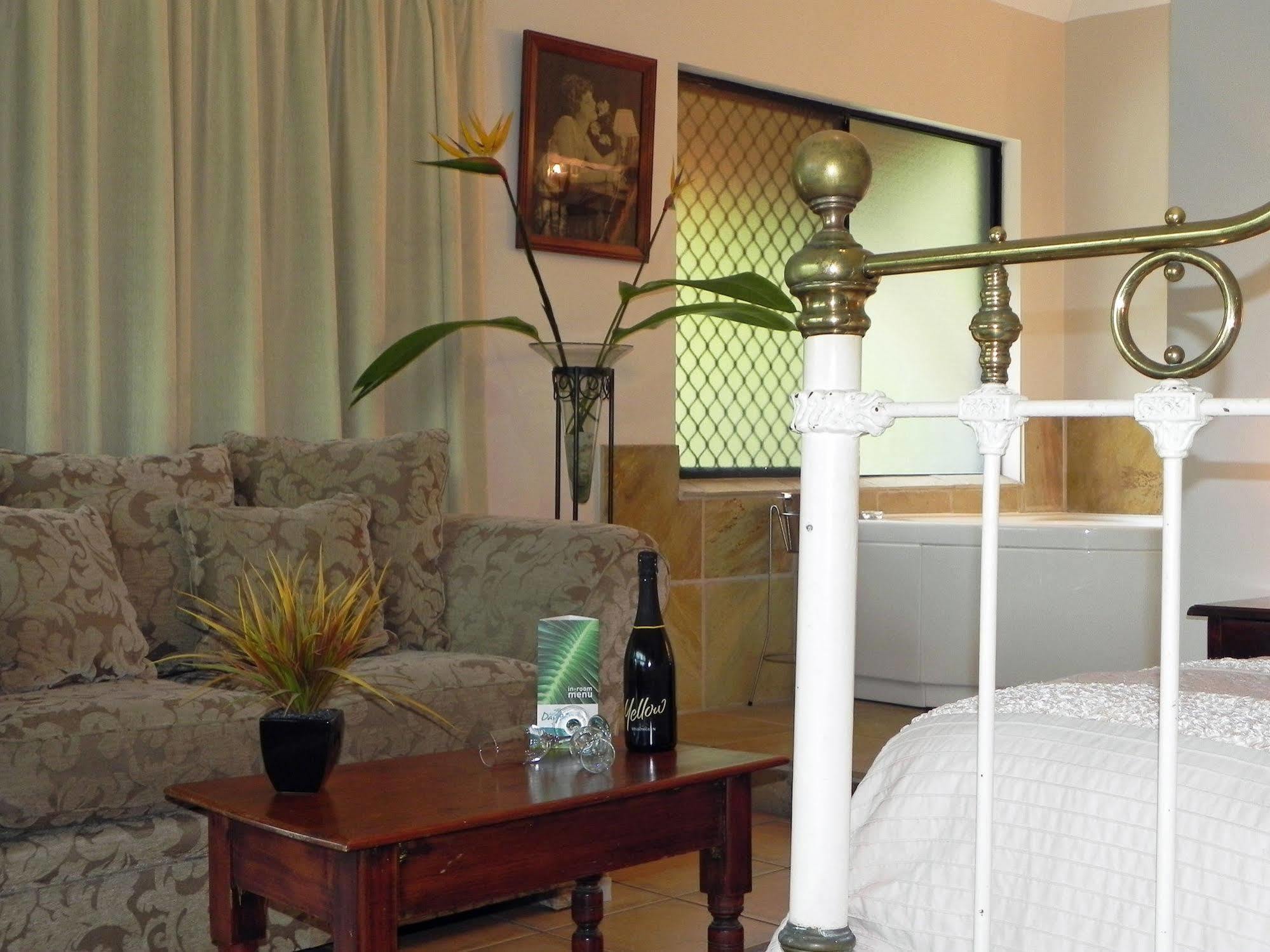 Airlie Waterfront Bed & Breakfast Эйрли-Бич Экстерьер фото