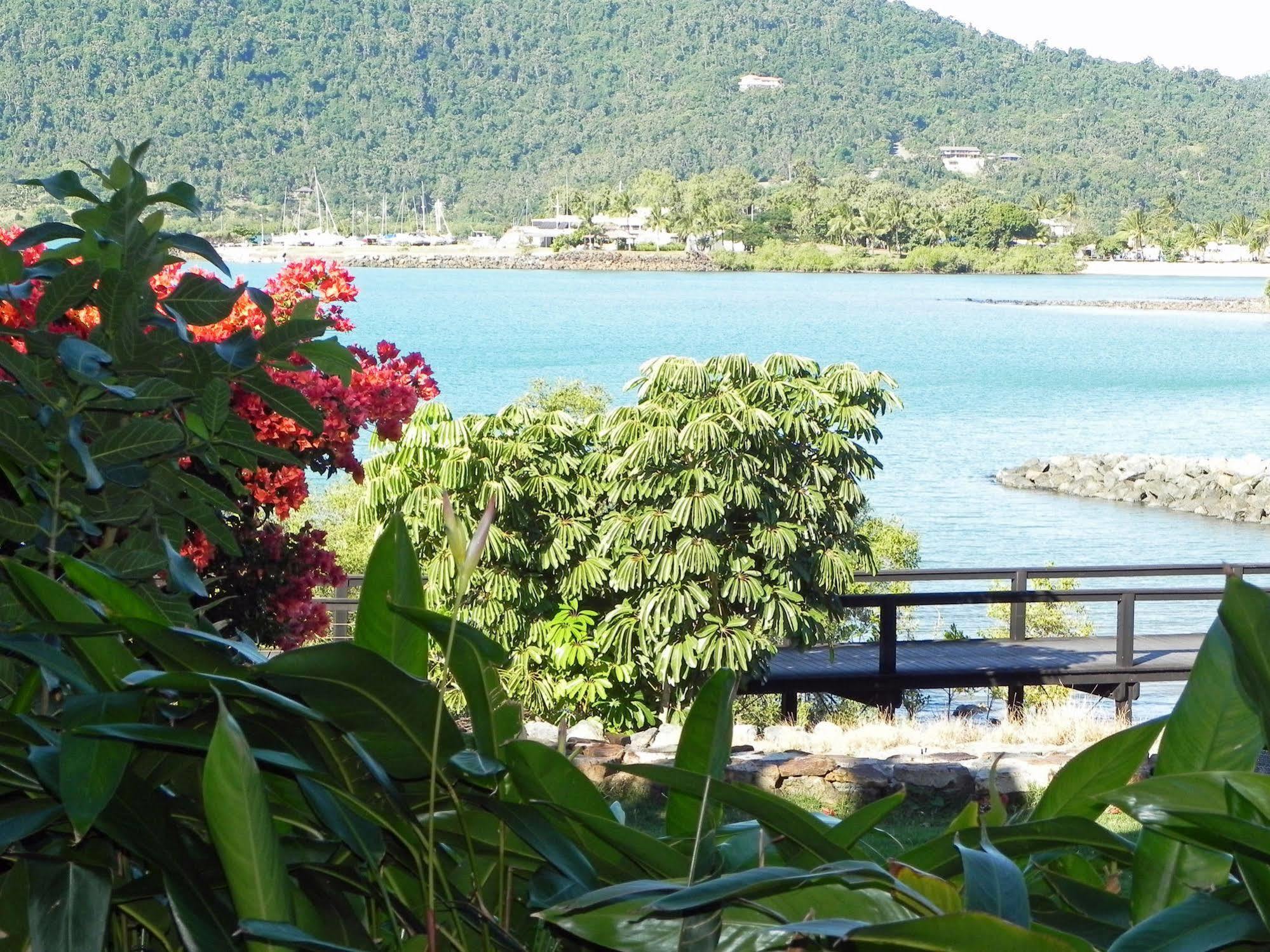 Airlie Waterfront Bed & Breakfast Эйрли-Бич Экстерьер фото